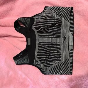 nike sports bra size medium